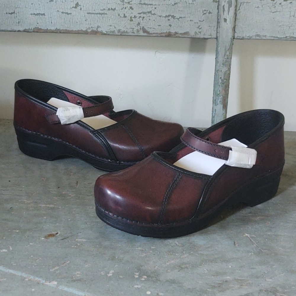 NEW! Dansko Marcelle Cabrio Mary Jane Clogs